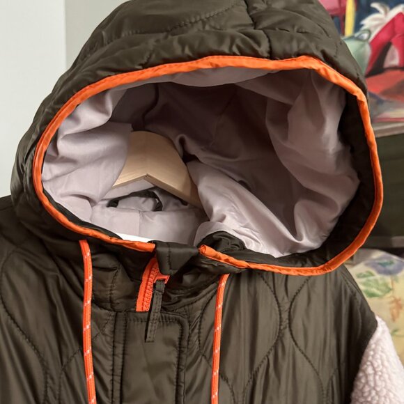 H&M - Longline Sherpa Quilted Coat in Cream/Olive Green - Picture 15 of 16